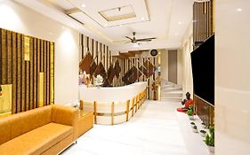 Hotel Worth Newly Bulit - New Delhi